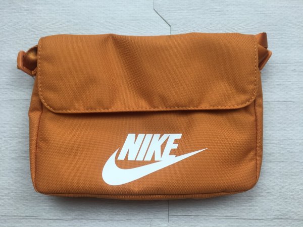 画像1: NIKE（ナイキ） フューチュラ 365 クロスボディバッグ ショルダーバッグ バッグ 新品 (140) (1)